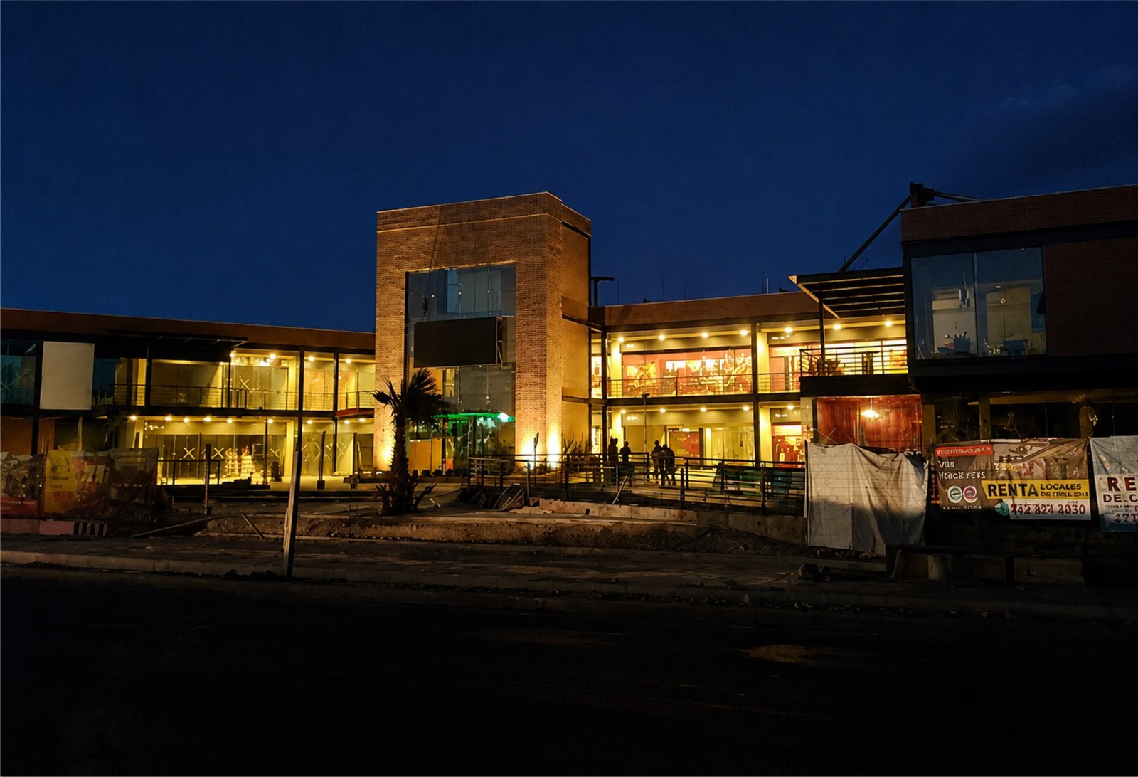 Proyecto ILUMINACIÓN DE LA PLAZA COMERCIAL “VÍA MADEIRAS” PACHUCA, HGO.